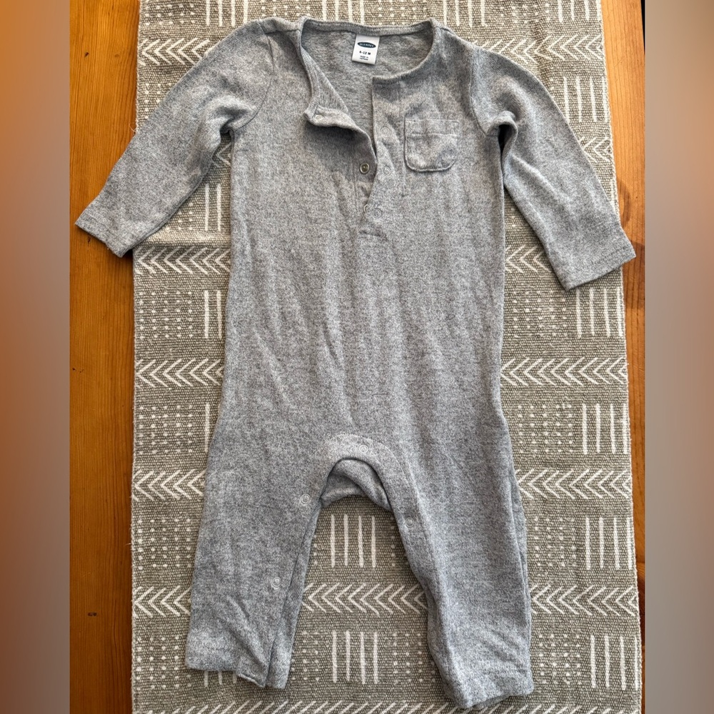 Old Navy Heather Gray Knit Baby Romper